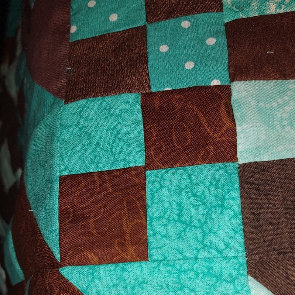 Jacob's Ladder Patchwork Quilt in Brown and Blue - Picture 3 of 6